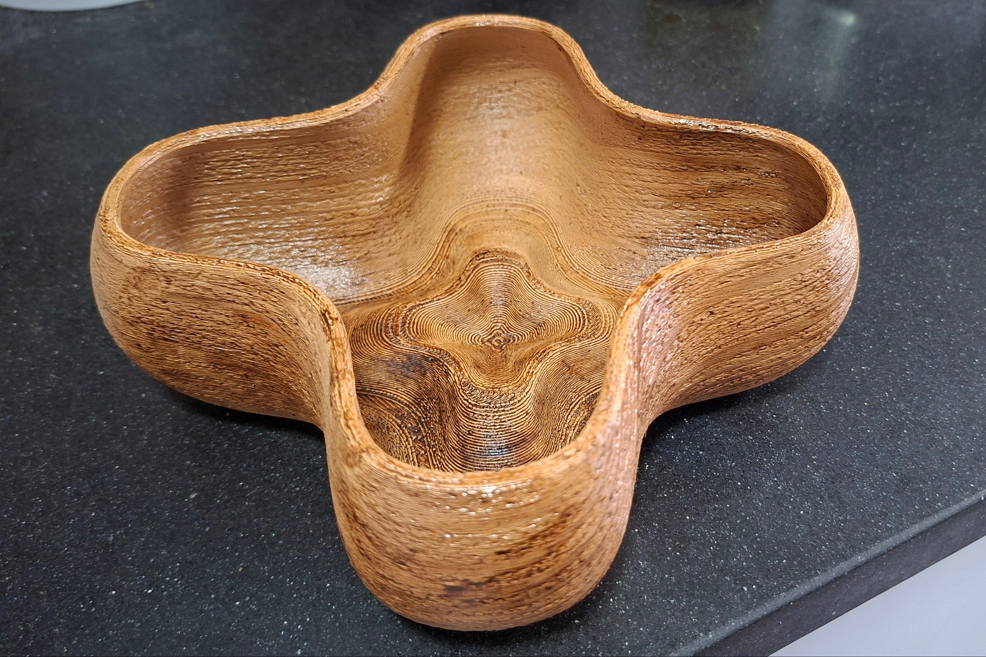 קערה גלית מודפסת בתלת־ממד עם 40% שבבי עץ, מצופה לכה