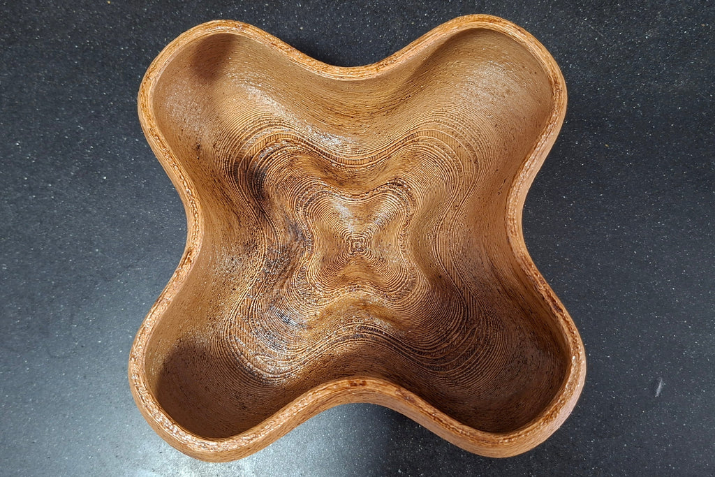 קערה גלית מודפסת בתלת־ממד עם 40% שבבי עץ, מצופה לכה